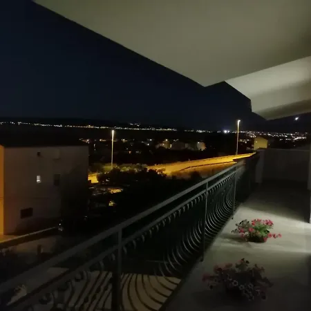 Bayview Apartment *